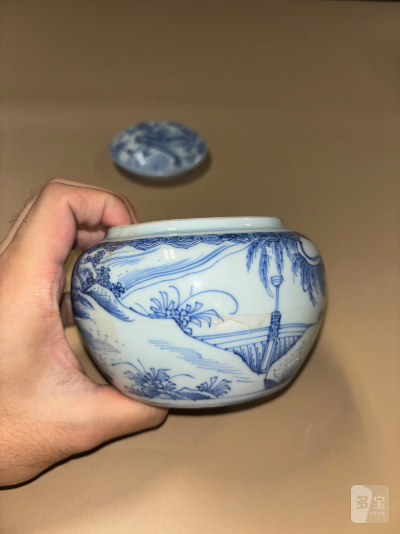 明万历 青花铁线描高士图围棋罐 - 图5